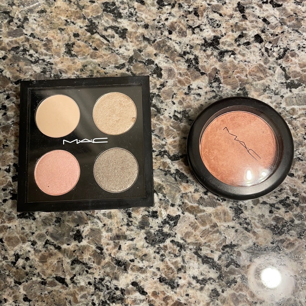 MAC eyeshadow palette + gift